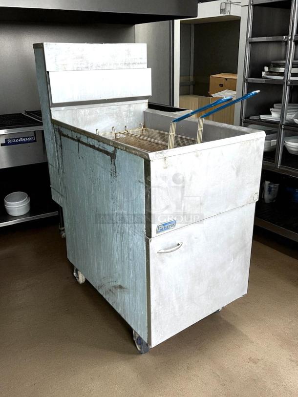Pitco SSH55 Solstice Supreme 50 lb. gas fryer with filter drawer system, great condition, natural gas, fully tested and working.