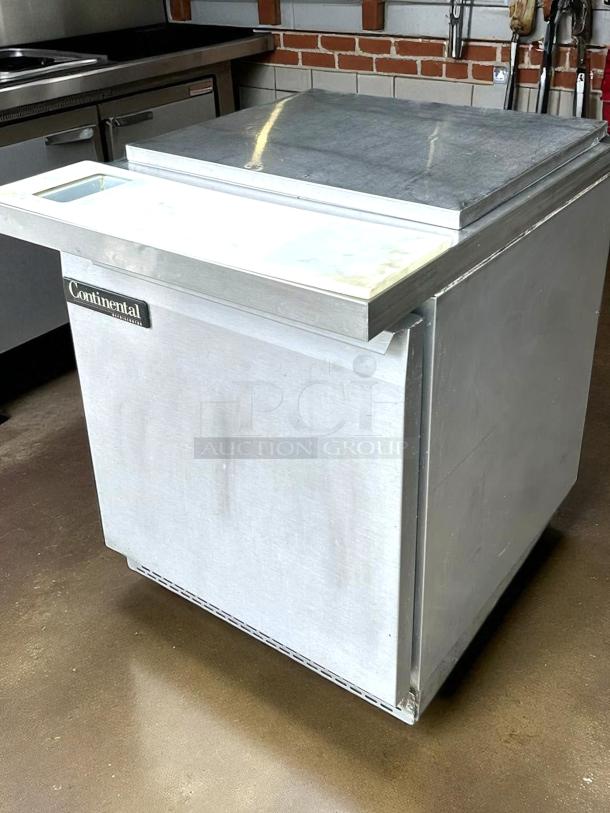 Continental SW27-12M Mighty Top Sandwich Prep Unit, 27", 7.4 cu ft, stainless steel, tested, working, excellent condition.