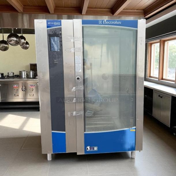 Electrolux Air-o-Steam Touchline AOS202GTP1 combi oven, natural gas, touch screen, stainless steel, tested, working.