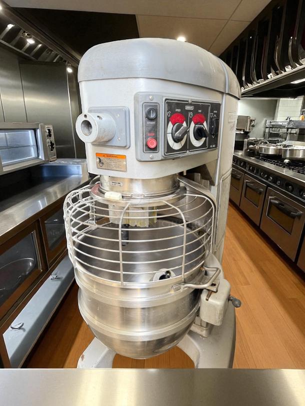 Hobart HL662-1 Legacy+ 60 qt planetary mixer, floor model, 2 7/10 hp, 200-240v, tested and working, excellent condition.