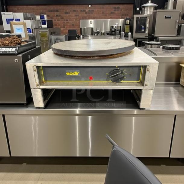 Equipex 400E single crepe maker with 15 3/4" cast iron plate, well-maintained, tested, 240v, great condition.