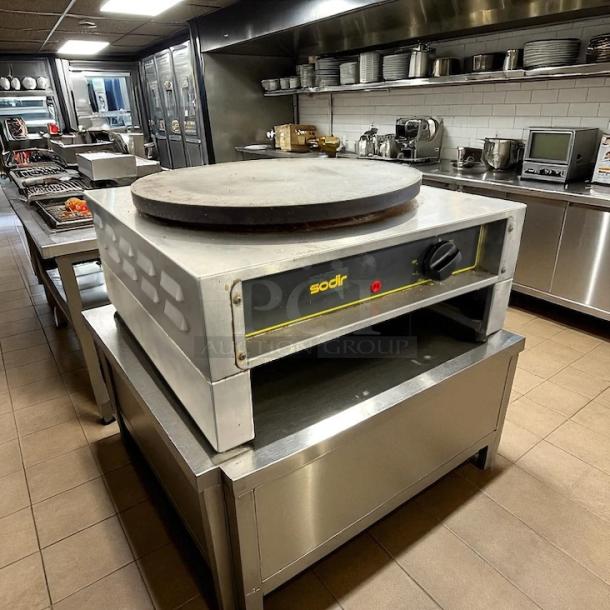 Equipex 400E single crepe maker with 15 3/4" cast iron plate, 240v/1ph, in great condition, tested and working.