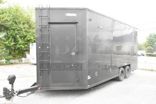 2020 Southern Dimensions Group trailer, GVWR 6,350 KG. Black exterior, dual axles, rear ladder. Clear title.