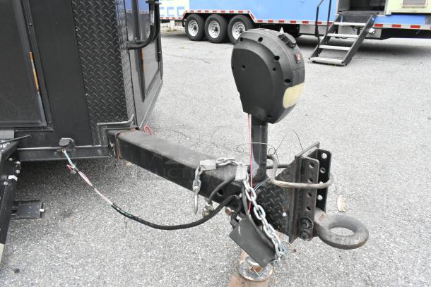 2020 Southern Dimensions Trailer hitch, black finish, GVWR 6,350 KG, features sturdy diamond plate panel, sold with clear title.