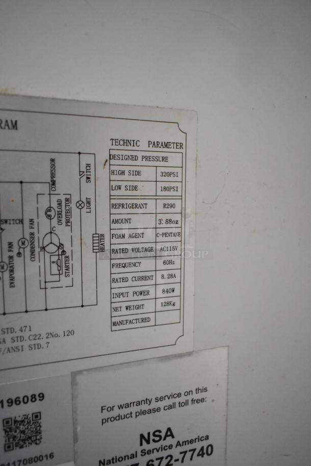 Label on food trailer equipment showing technical specifications: pressure 320/180 PSI, refrigerant R290, net weight 128kg.