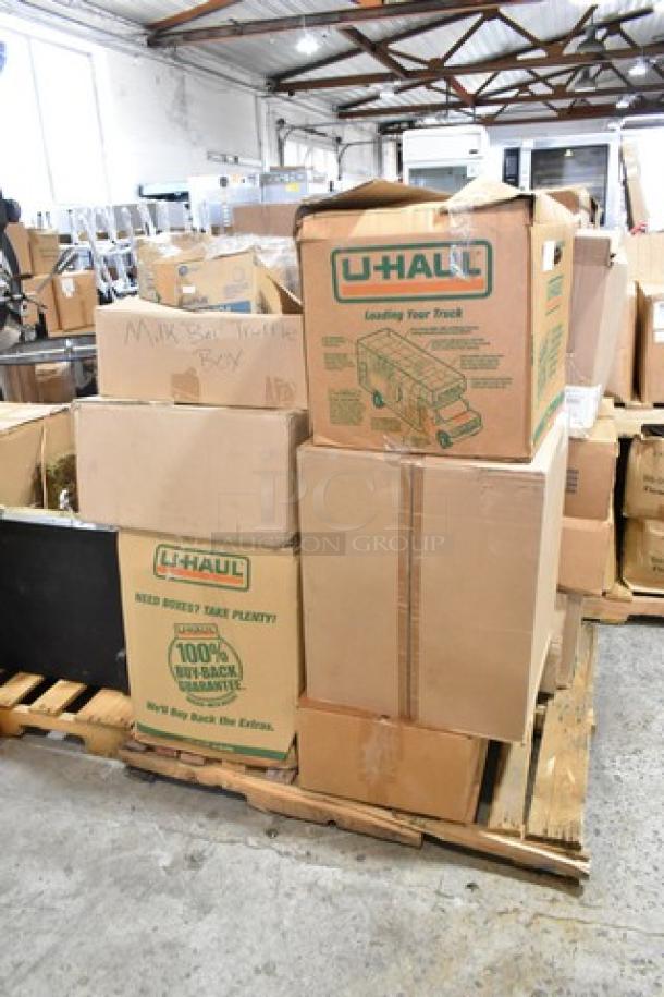 Boxes of Carlisle Food Pan Smart Lids and to-go containers on a wooden pallet. Items are in scratch and dent condition.