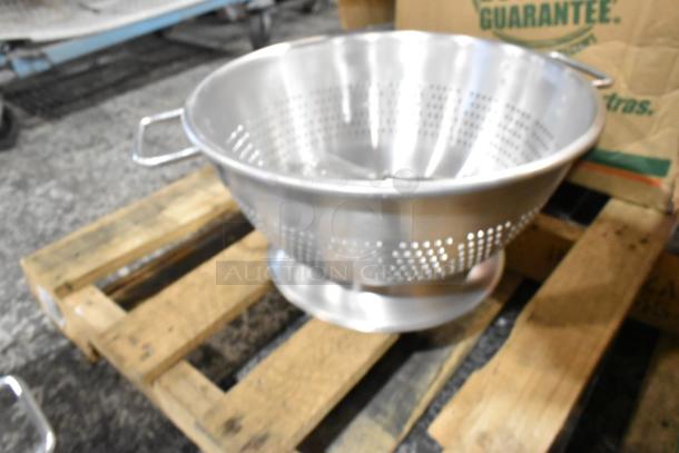 Stainless steel colander with handles, part of a 22-item auction lot including pans and containers. New condition.