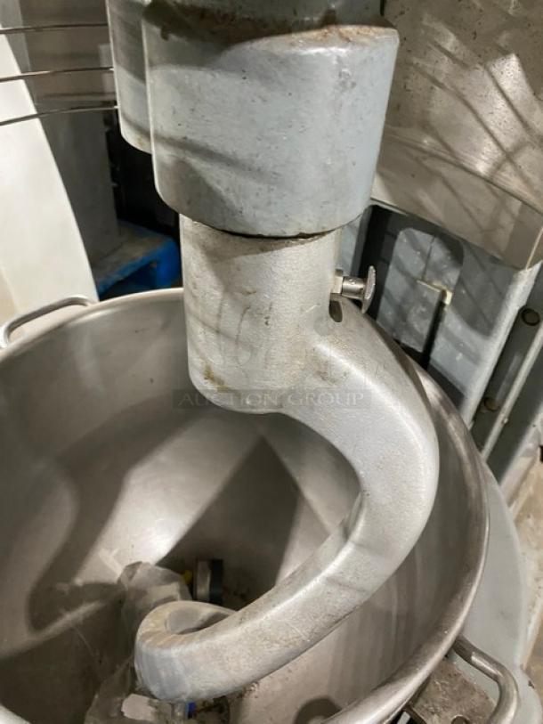 Hobart Legacy HL662 mixer with stainless steel bowl, bowl guard, and spiral dough hook. Model HL662, 60 Qt, commercial use.