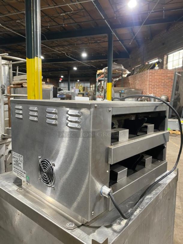 Carter Hoffmann stainless steel warming unit, model M223S2T, SN 793948-082022. Electric, 120V, 1 phase, in good condition.