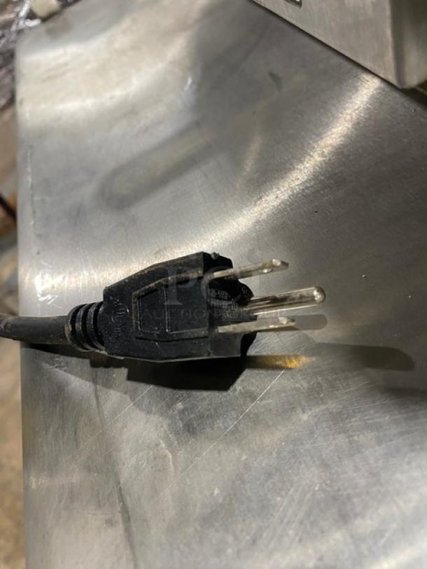 Carter Hoffmann stainless steel warming unit plug, model M223S-2T, 120V, electric, brushed finish, model SN 793948-082022.