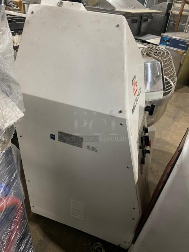 Mecnosud 2017 FC60DUS heavy-duty fork dough-kneading mixer, stainless steel bowl guard, spiral fork, good condition.