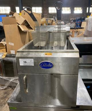 Globe! 2021! Late Model! Commercial Stainless Steel Natural Gas Powered Countertop Deep Fat Fryer! With Back Splash & Basket Hanger! With Fry Baskets! Model: GF30G SN: 1521064402! - Item #1205037