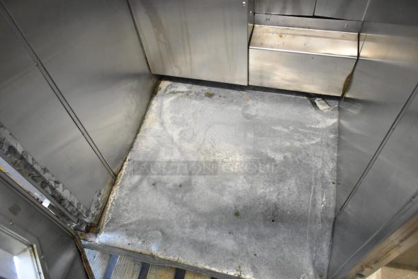 Baxter RP100 stainless steel roll-in rack proofer, 208/240V, 1 phase. Used condition with visible floor wear. Commercial use.