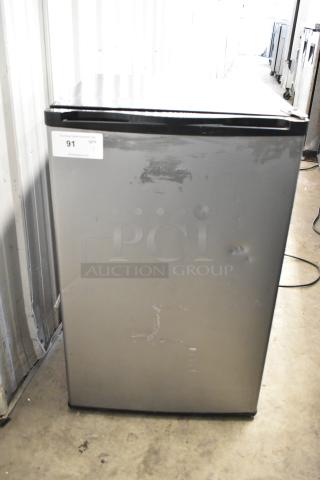 2020 Hisense RR44D6ASE Mini Cooler. 115 Volts, 1 Phase. - Item #1205381