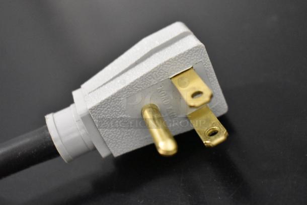 Close-up of a 115-volt plug for the True GDM-41SL-48-HC-LD reach-in cooler merchandiser.
