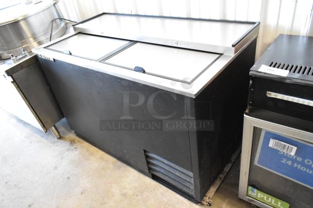 True TD-50-18 stainless steel back bar cooler with 2 sliding lids, 115 volts, 1 phase, commercial use, excellent condition.