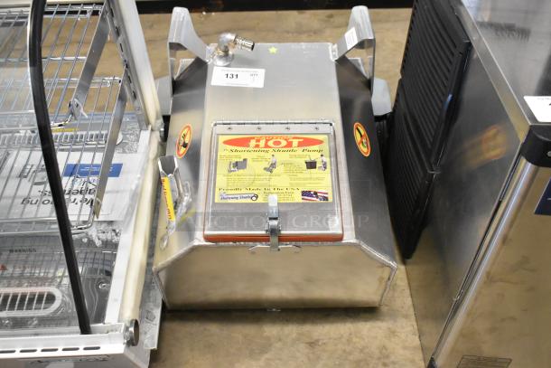 Brand new Shortening Shuttle SS-914W, 95 lb. capacity, with pump. Features caution label. Scratch and dent condition.