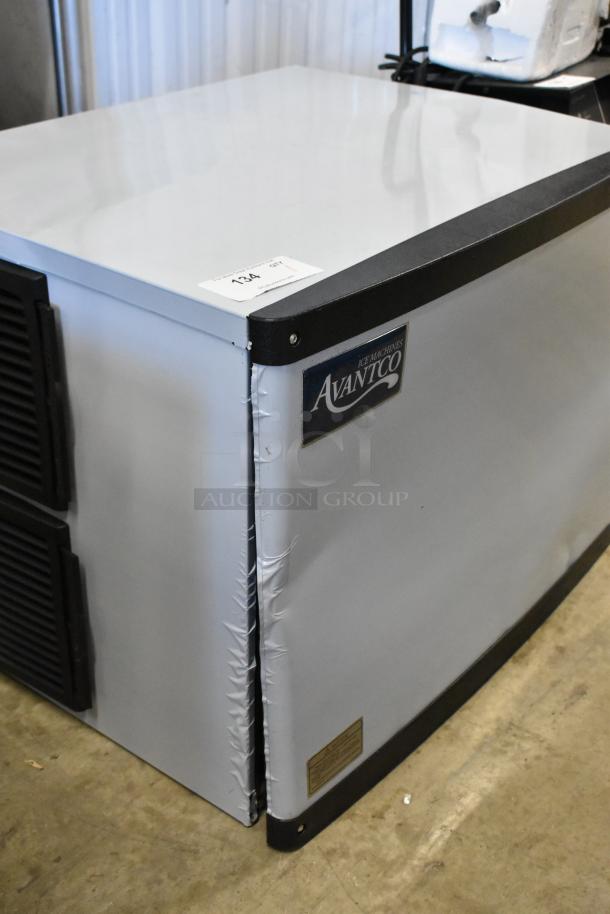Avantco 194MCH430A stainless steel ice machine; new scratch and dent; 400 lb capacity; 115V, 1 phase; visible branding.