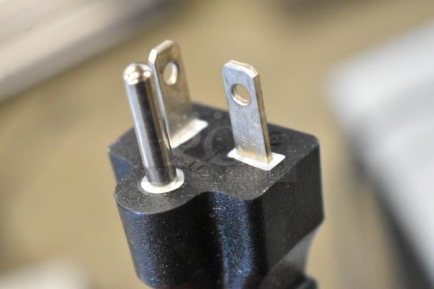 Close-up of the plug for Avantco 177EB202F2BA double burner hot plate, showcasing a 3-prong connection.