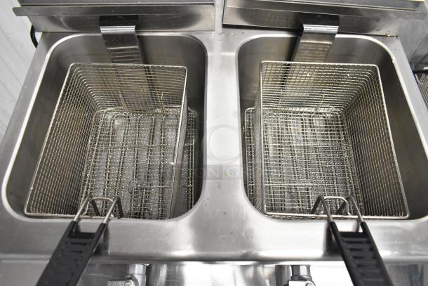 Brand new Avantco 177F202 30 lb. dual tank fryer, 208-240V, 1 phase, with two metal baskets and lids, scratch and dent condition.
