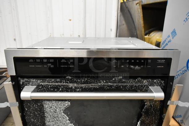 BRAND NEW KoolMore KM-CWO24-SS 24" stainless steel convection oven with microwave. Glass damage visible. 120V, 1 Phase.