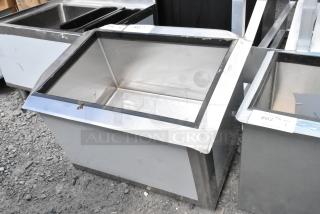 BRAND NEW SCRATCH AND DENT! Regency 600IB2418CP Stainless Steel Commercial Drop In Ice Bin w/ Cold Plate. - Item #1205494