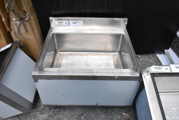 Regency 600IB2124C7 stainless steel ice bin, brand new with minor dents, cold plate included, no legs.