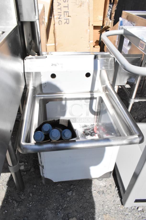 BRAND NEW SCRATCH AND DENT! Steelton 522CS11515, stainless steel single bay sink, visible dings on front edges.