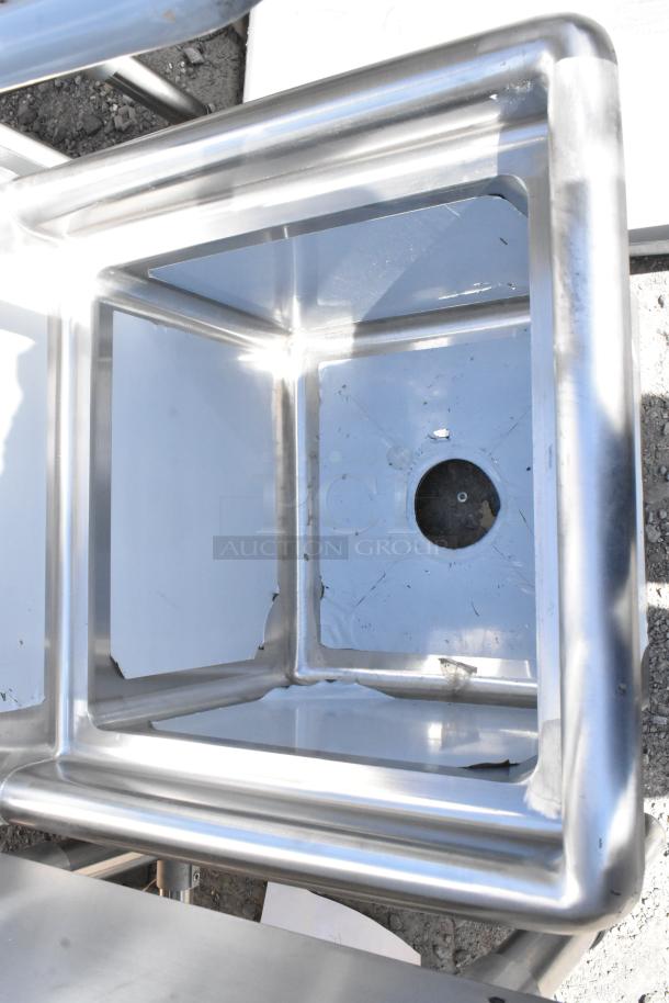 Brand new Steelton 522CS11515 stainless steel single bay sink, scratch and dent condition.