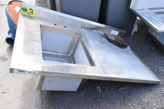 BRAND NEW SCRATCH AND DENT! Regency 600ST3048L Stainless Steel Table w/ Single Bay Sink Basin. No Legs. - Item #1205512