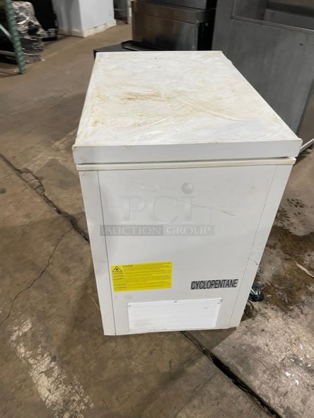 Vissani Commercial 32" White Chest Freezer, Model MDCF7WH, features Cyclopentane insulation, visible wear, 115V.