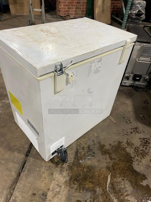 Vissani MDCF7WH 32" chest freezer, white, 115V. Shows signs of use; visible labels and locking mechanism.