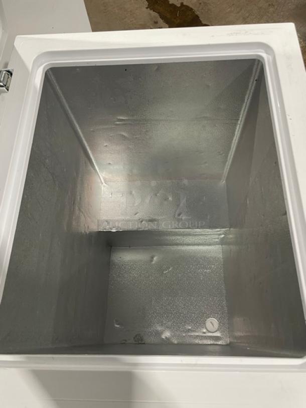Insignia 25" white chest freezer, model NS-CZ50WH0, interior view. Clean condition, free-standing, 115V.