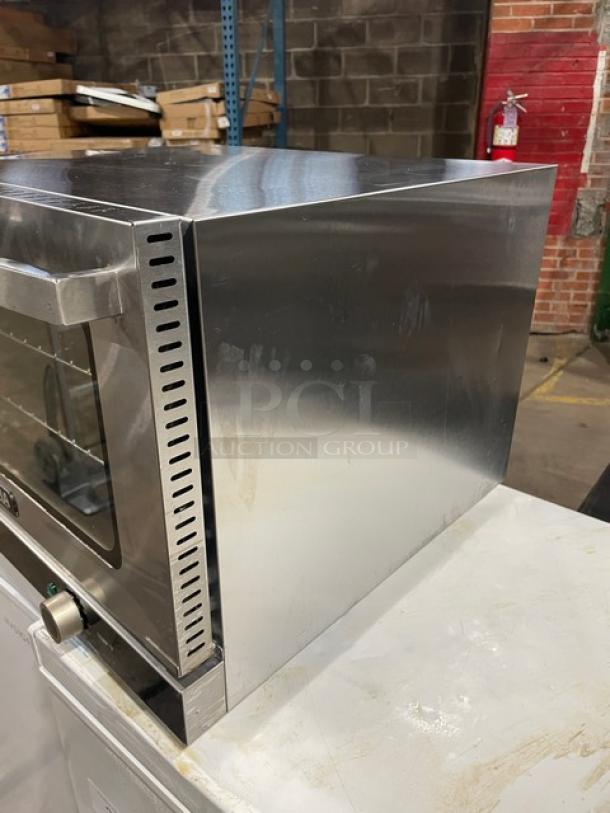 Kitma KMCC50 countertop convection oven, 2020 model, stainless steel, electric, thermostatic control, excellent condition.