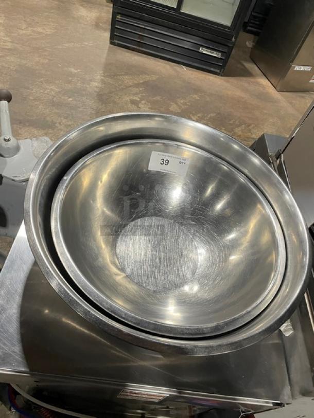 Lot of commercial stainless steel round mixing bowls, nested, good condition, with auction tag "39".