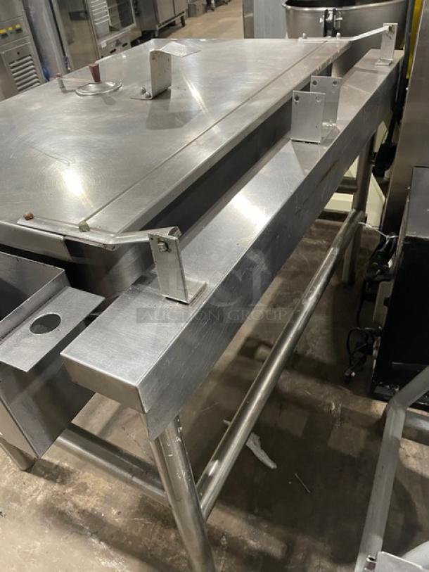 Groen stainless steel gas-powered ultra tilt skillet on legs, ideal for commercial use. Durable, with adjustable tilt feature.