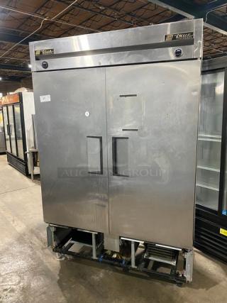 True Commercial Stainless Steel Solid 2-Door Double Section Reach-In Refrigerator/Freezer Combo! With Poly Coated Wire Racks! Model: T-49DT SN: 7681786! 115/208-230V 1 Phase! On Casters! - Item #1206381