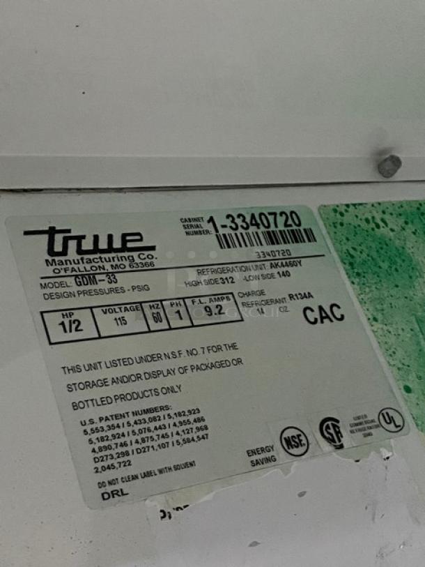 True GDM-33 commercial refrigerator tag showing model, serial number 1-3340720, voltage 115V, and phase details.