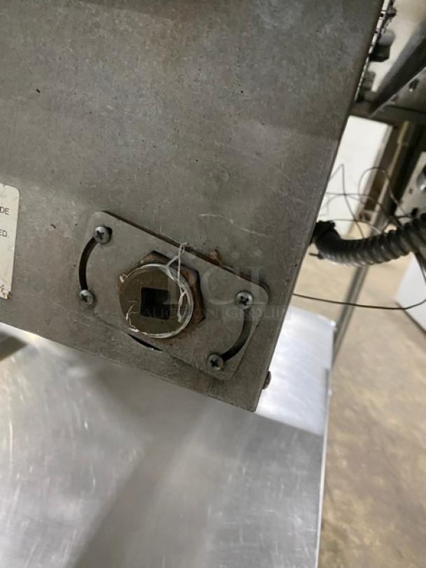 Wells MOD300TDM stainless steel 3-well steamtable; 208/240V; model SN: M3TD0616A0016; includes single undershelf; mounted on legs.