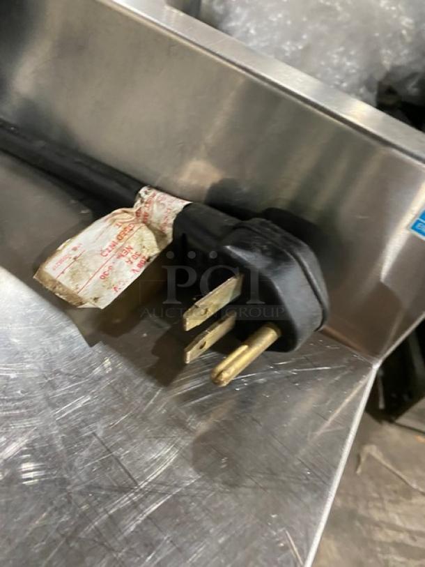 2014 Amana RC30S2 commercial stainless steel heavy duty microwave oven plug and exterior surface, 208/230V.