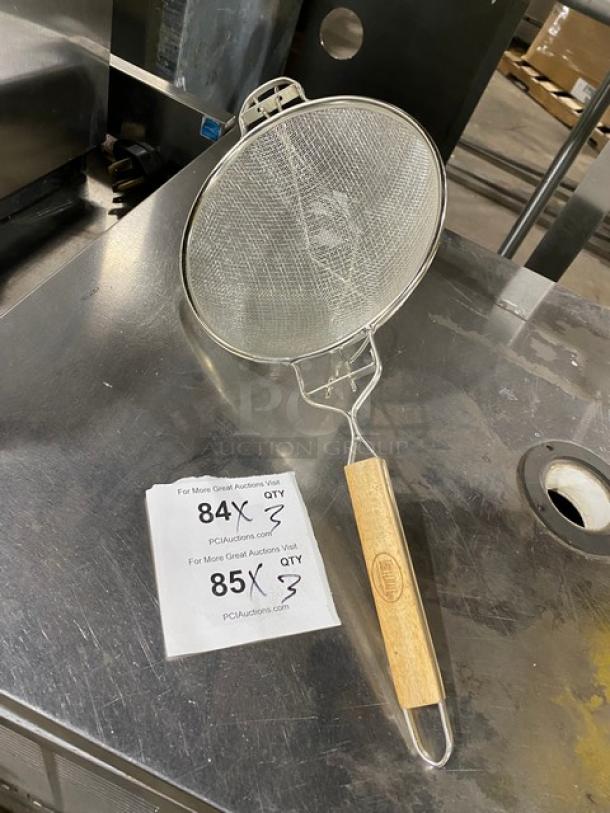 NEW Tablecraft heavy-duty round double mesh tin strainer with wooden grip handle, mint condition, auction item.