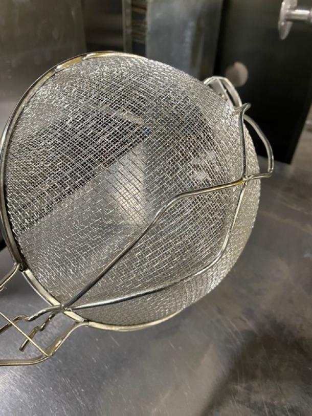 Tablecraft heavy-duty round double mesh tin strainer with wooden grip handle, new condition. Ideal for commercial use.