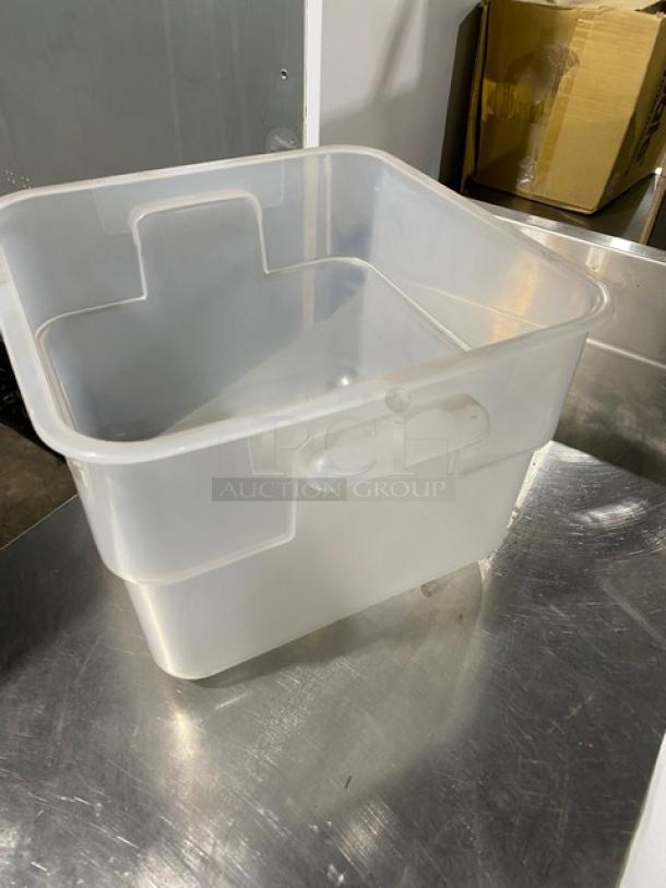 NEW Cambro CamSquares 12 Qt container, model 12SFSPP190, translucent polycarbonate, commercial-grade, excellent condition.