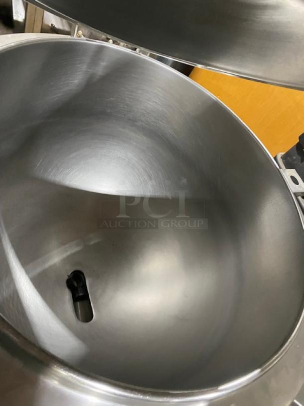 Groen AH140 stainless steel steam jacketed kettle, 40 lb., natural gas, stationary, on legs, model AH/1-40, SN 49571.