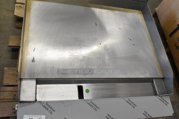 Southbend PE36N-TTT stainless steel flat top griddle, brand new, scratch and dent condition, 208V, 1 phase, commercial use.