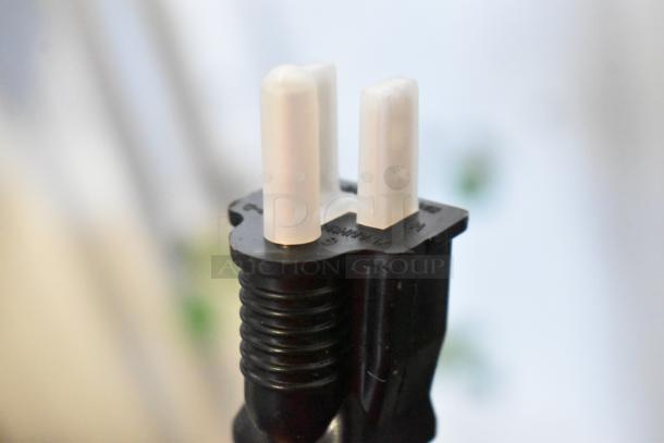 Close-up of a power cord plug for the Avantco 177W50 Stainless Steel Food Warmer. 120 Volts, 1 Phase.