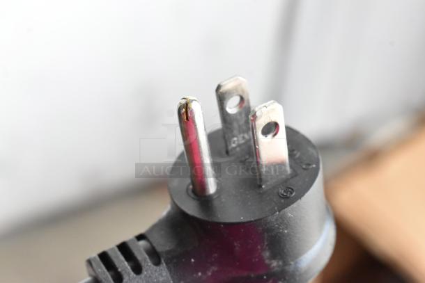 Three-pronged electrical plug for 2024 True T-19F-HC commercial freezer, 115 volts, 1 phase.