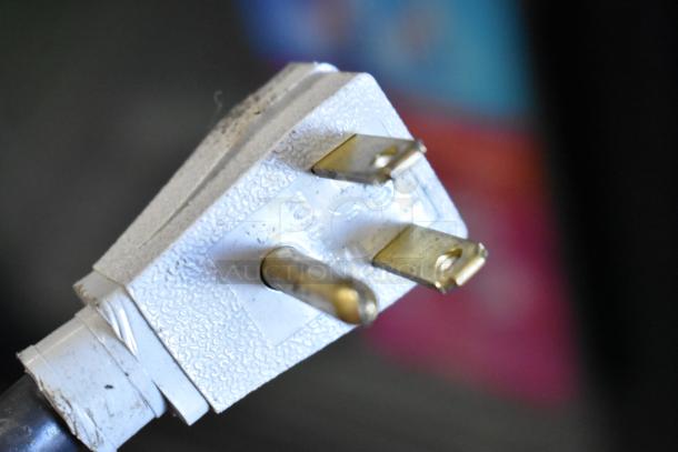 Close-up of a 2018 True GDM-41SL-48-HC-LD cooler plug. Shows 115 volts, 1 phase connection detail.