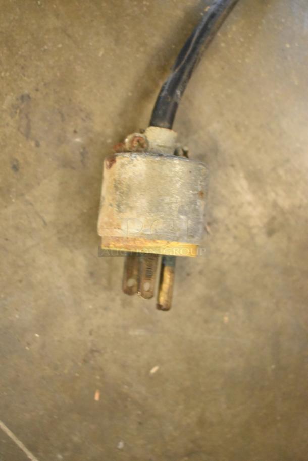 Corroded electrical plug of VFA Express AN-1664 Espresso Bean Grinder. Requires repair. 110V, 1 phase unit.