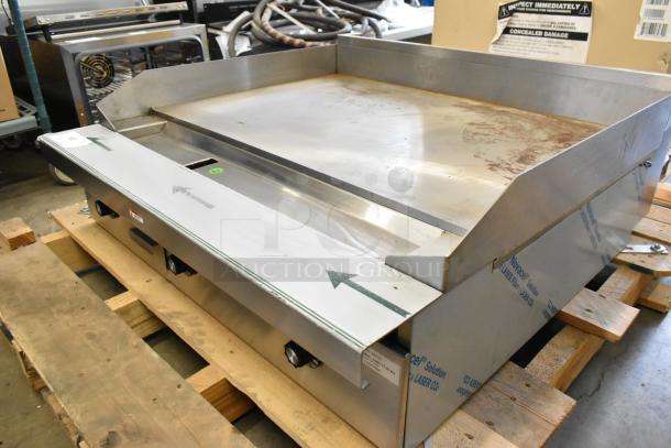 Brand new Southbend PE36N-TTT stainless steel electric griddle, 208V, 1 phase, pristine condition. Suitable for commercial use.